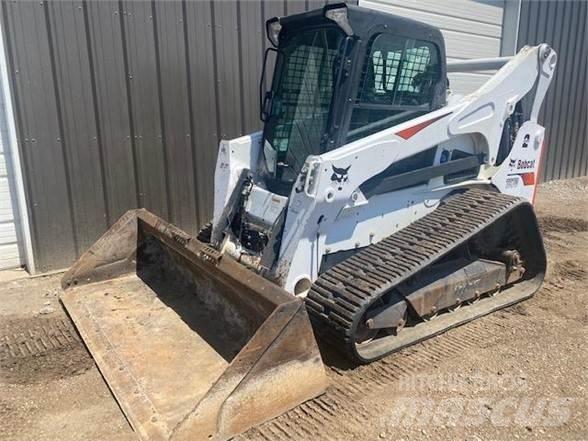 Bobcat T870 Smykem řízené nakladače