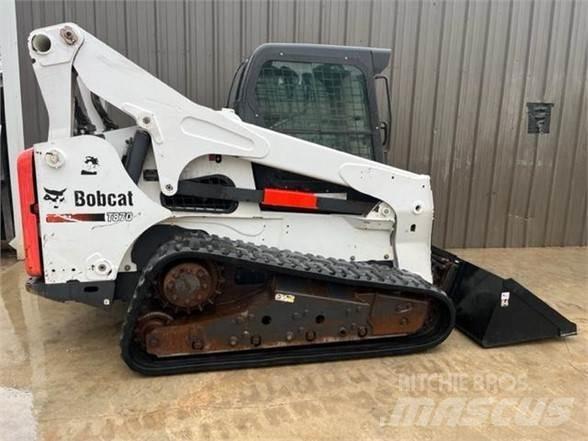 Bobcat T870 Smykem řízené nakladače