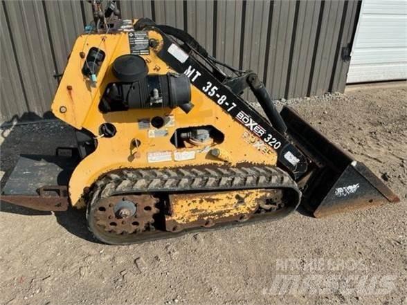 Boxer 320 Smykem řízené nakladače