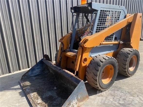 CASE 70XT Smykem řízené nakladače