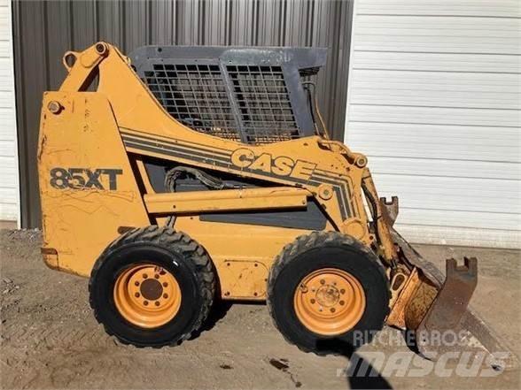CASE 85XT Smykem řízené nakladače