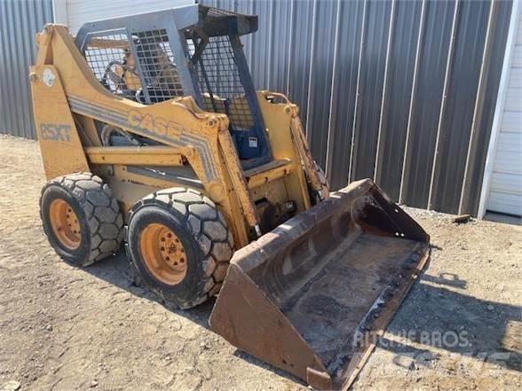 CASE 85XT Smykem řízené nakladače