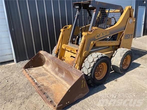 CASE 85XT Smykem řízené nakladače