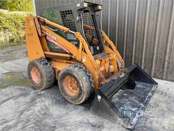 CASE 90XT Smykem řízené nakladače