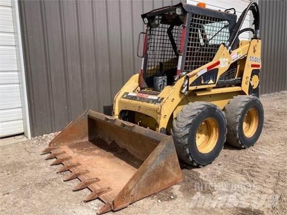 CAT 228 Smykem řízené nakladače