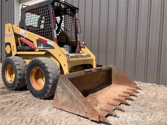 CAT 228 Smykem řízené nakladače