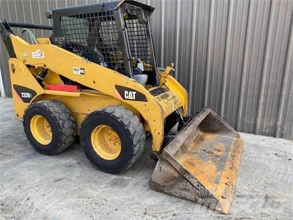 CAT 232B2 Smykem řízené nakladače