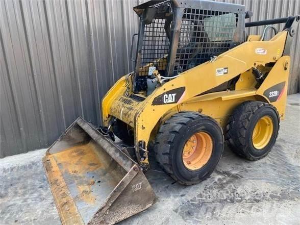 CAT 232B2 Smykem řízené nakladače