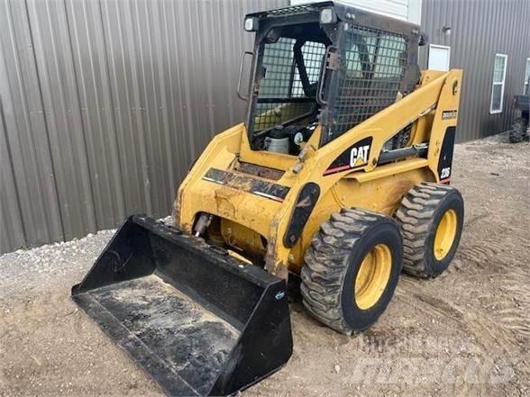 CAT 236 Smykem řízené nakladače