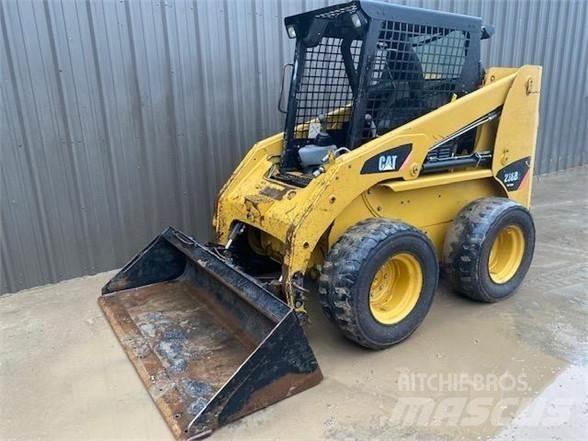CAT 236B2 Smykem řízené nakladače