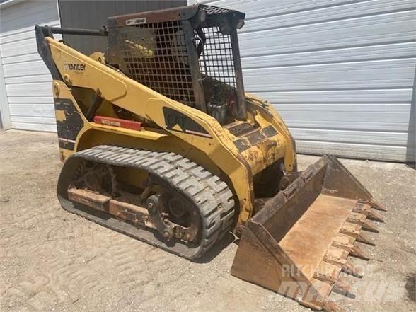 CAT 252 Smykem řízené nakladače
