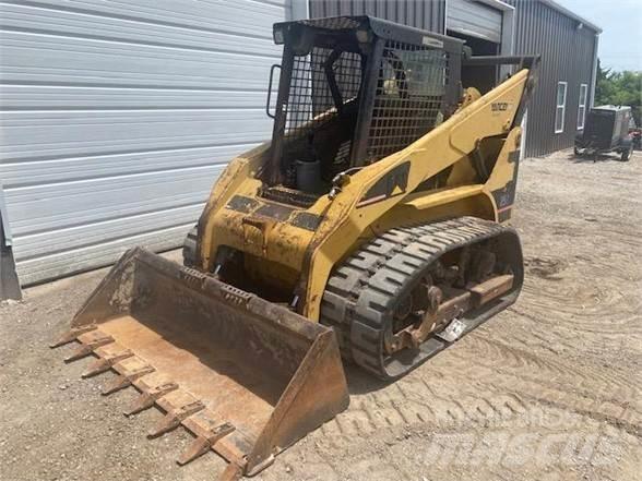 CAT 252 Smykem řízené nakladače