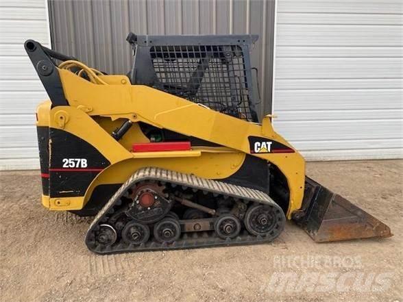 CAT 257B Smykem řízené nakladače