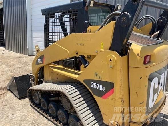 CAT 257B2 Smykem řízené nakladače