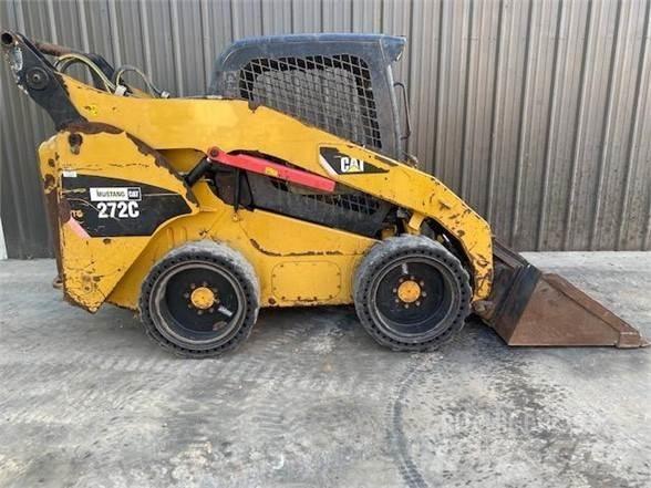 CAT 272C Smykem řízené nakladače
