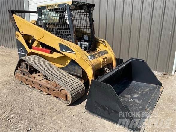 CAT 287B Smykem řízené nakladače