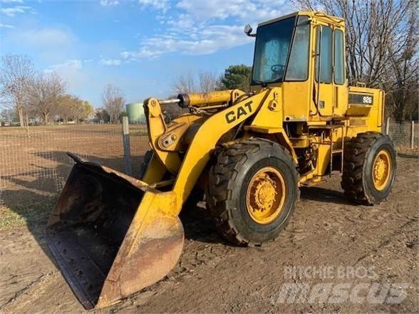 CAT 926 Kolové nakladače