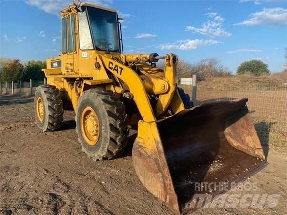 CAT 926 Kolové nakladače