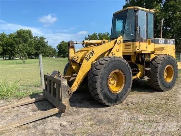 CAT 928F Kolové nakladače