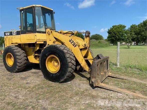 CAT 928F Kolové nakladače