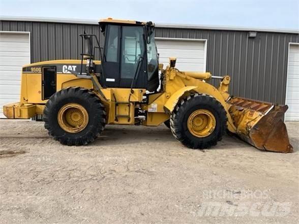 CAT 950 Kolové nakladače