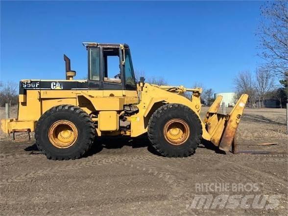 CAT 950F Kolové nakladače