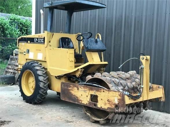 CAT CP-323C Tahačové válce