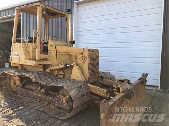 CAT D3B Pásové dozery