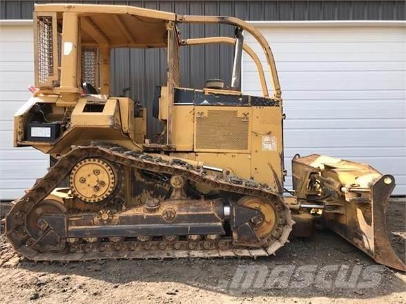 CAT D5M XL Pásové dozery