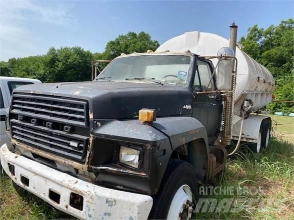 Ford F800 Cisternové vozy
