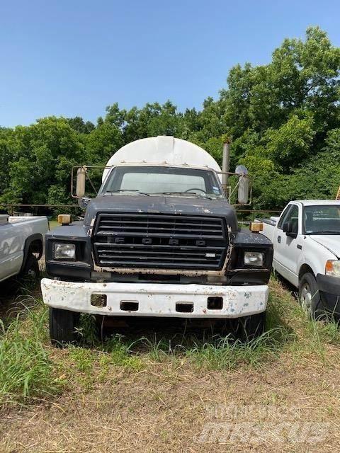 Ford F800 Cisternové vozy
