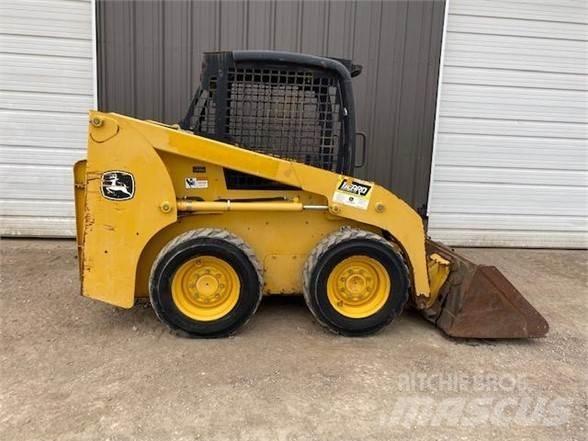 John Deere 315 Smykem řízené nakladače