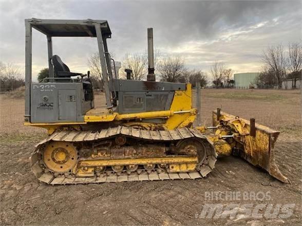 Komatsu D32P-1 Pásové dozery
