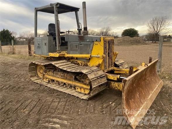 Komatsu D32P-1 Pásové dozery