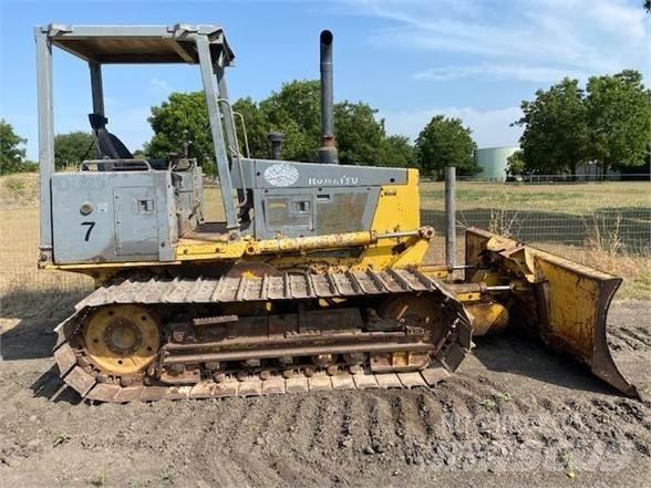 Komatsu D32P-1 Pásové dozery