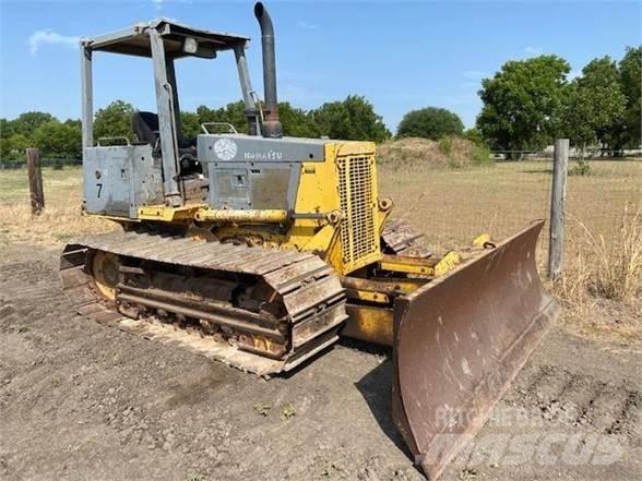 Komatsu D32P-1 Pásové dozery