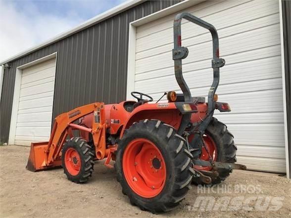 Kubota L3200 Traktory