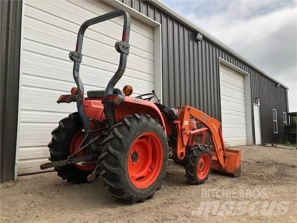 Kubota L3200 Traktory