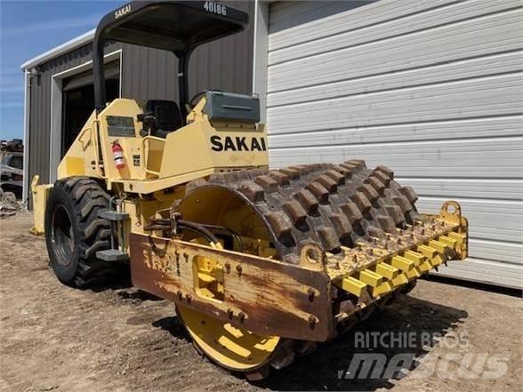 Sakai SV410 Tahačové válce