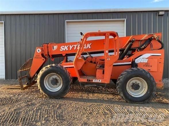 SkyTrak 6042 Teleskopické manipulátory