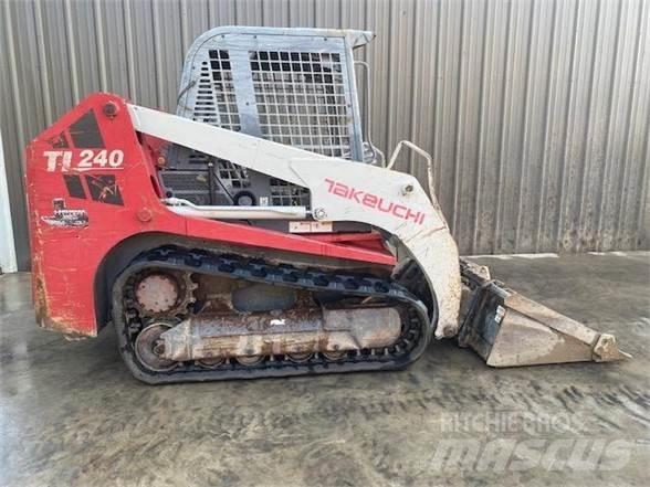 Takeuchi TL240 Smykem řízené nakladače