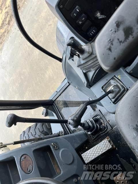 Terex TLB840R Rýpadlo-nakladače