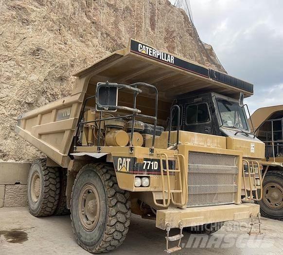 CAT 771D Vyklápěcí dempry