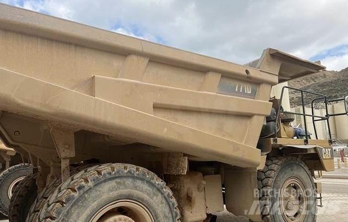 CAT 771D Vyklápěcí dempry