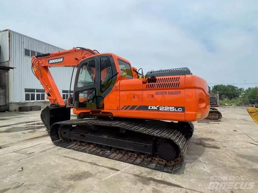 Doosan DX 225 LC Pásová rýpadla