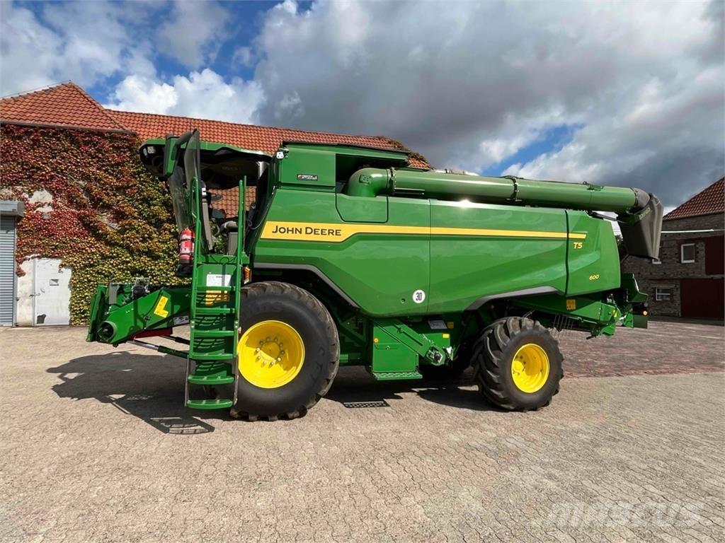 John Deere T5 600 Sklízecí mlátičky