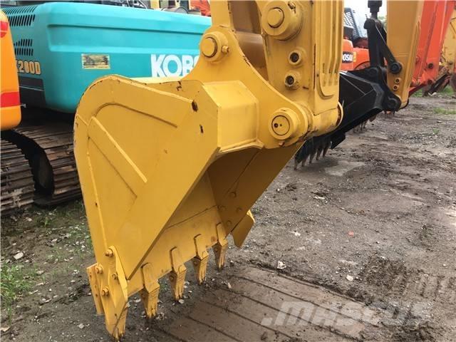 Komatsu PC 200 Pásová rýpadla
