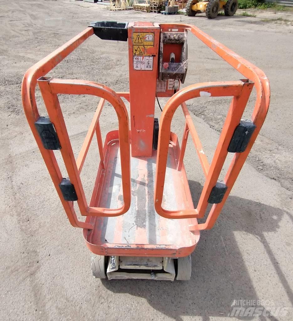 JLG 1230 ES Vertikální sloupové výtahy
