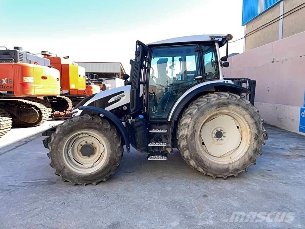 Valtra G115 Traktory