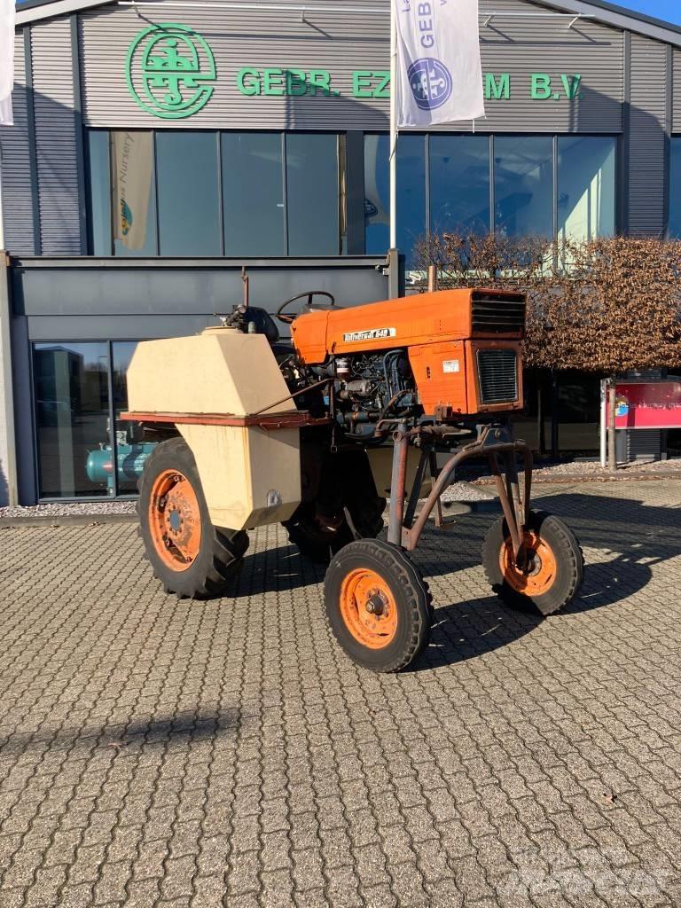 Universal 640V Traktory